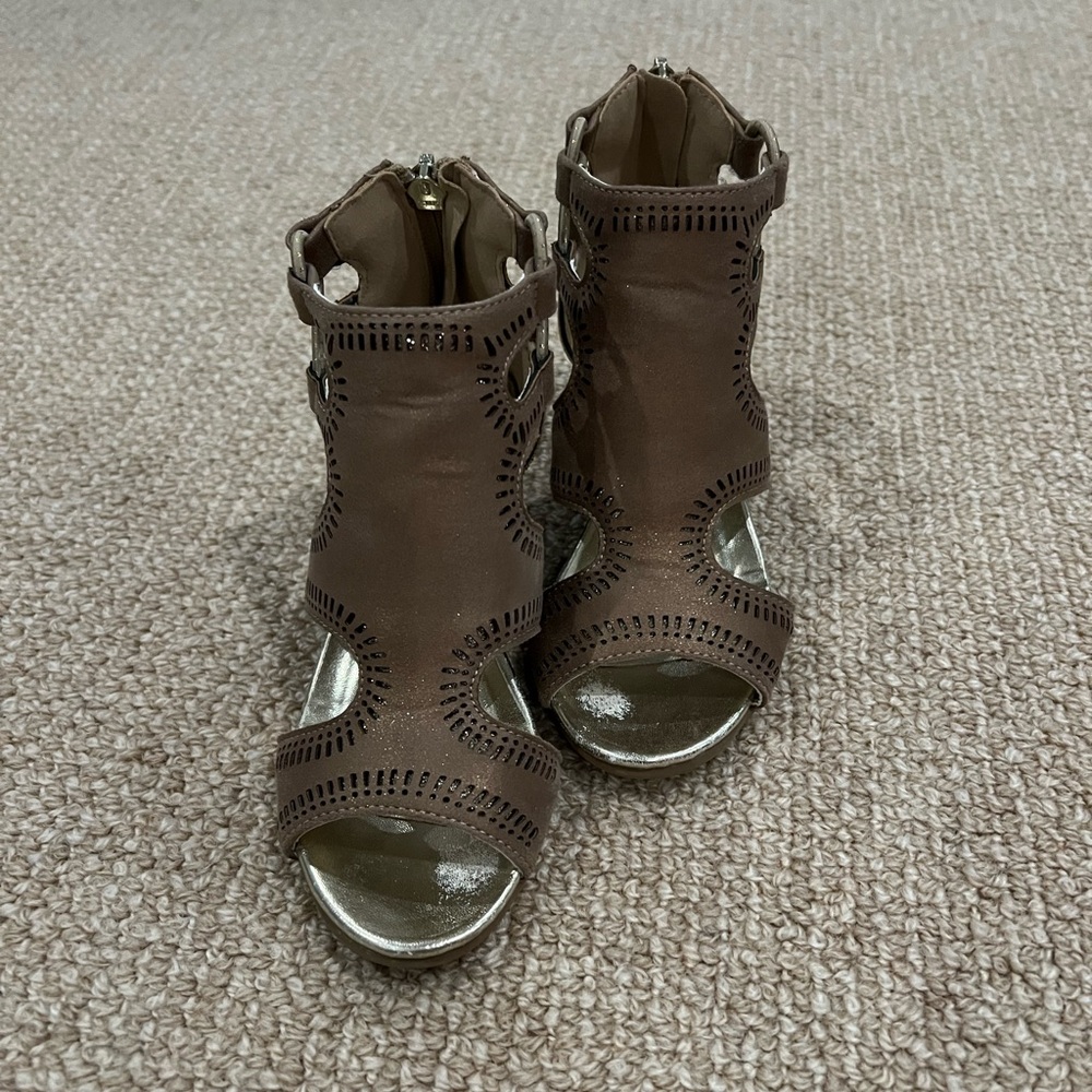 Kenneth Cole Reaction girls sandals size 12